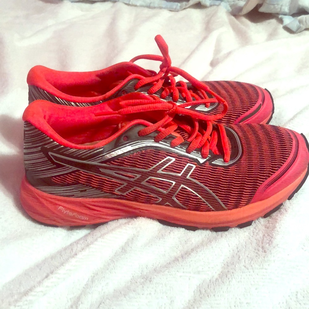 Used Dynaflite women’s size 8 neutral run shoe